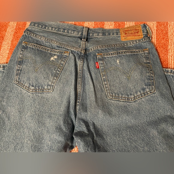 Female 501’s dark blue with rips - Picture 2 of 2